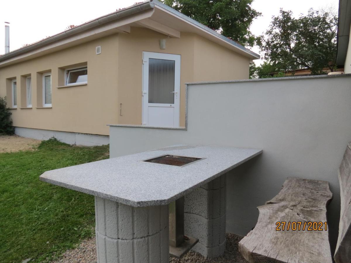 Ferienhaus An Der Sternwarte รูโดลชตัดท์ ภายนอก รูปภาพ